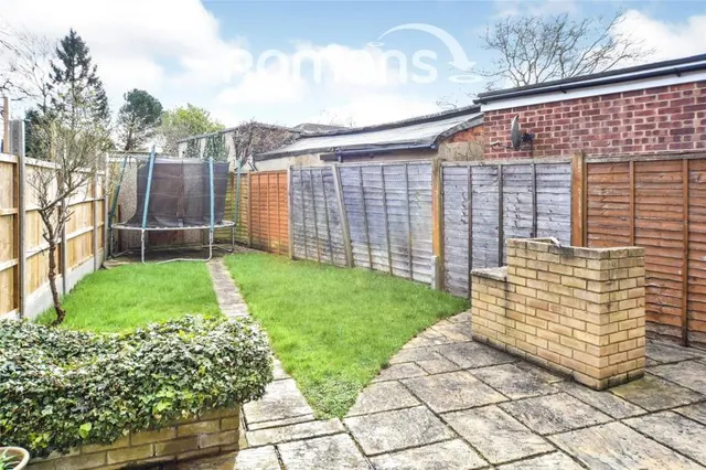 Hawkins Way, Wokingham, RG40, photo 2