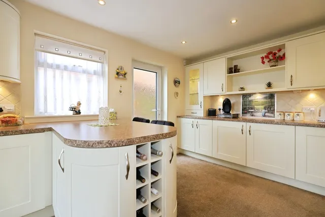 Bronte Drive, Kidderminster, DY10, photo 3