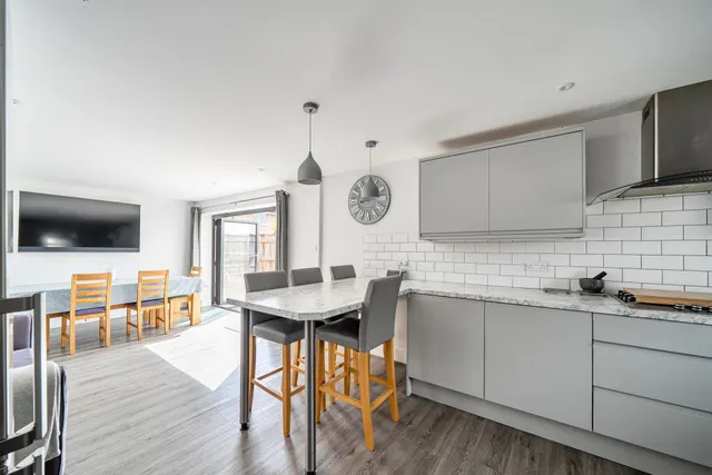 Meadowlands, Lymington, SO41, photo 2