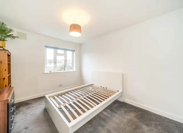 Photo 3 — Bicester Road, Richmond, TW9