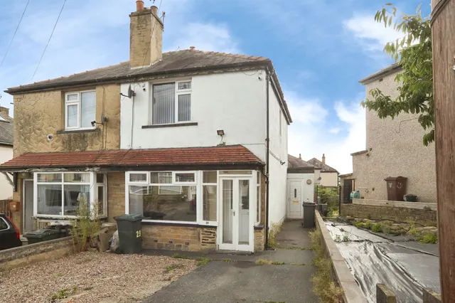 Grange Crescent, Riddlesden, Keighley, photo 1