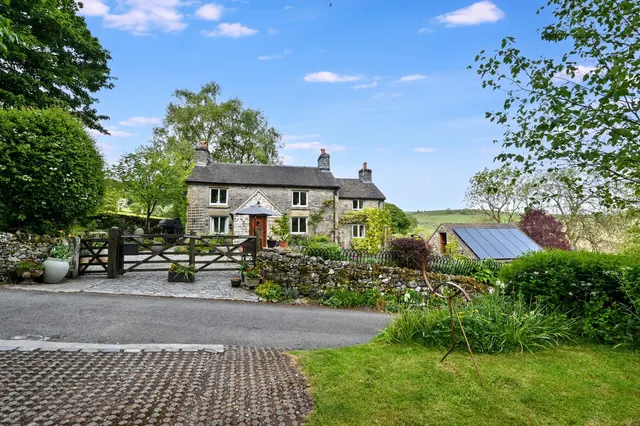 Back of Ecton, Ecton, DE6, photo 3