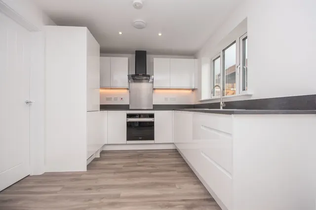 Eyam Close, Kettering, NN14, photo 2