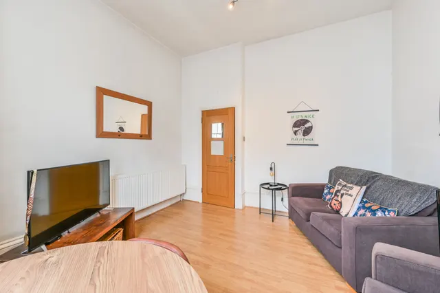 Photo 2 — 21b Louvaine Road, London