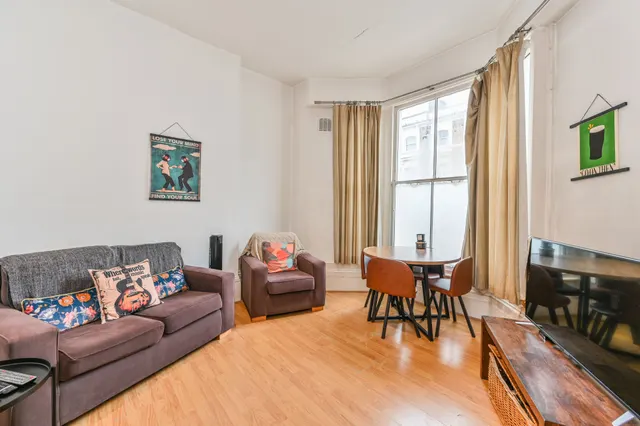 21b Louvaine Road, London, photo 1
