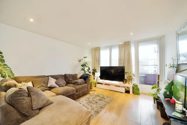 Photo 3 — Rainhill Way, London, E3