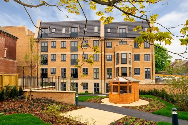 Berneslai Close, Barnsley, photo 1