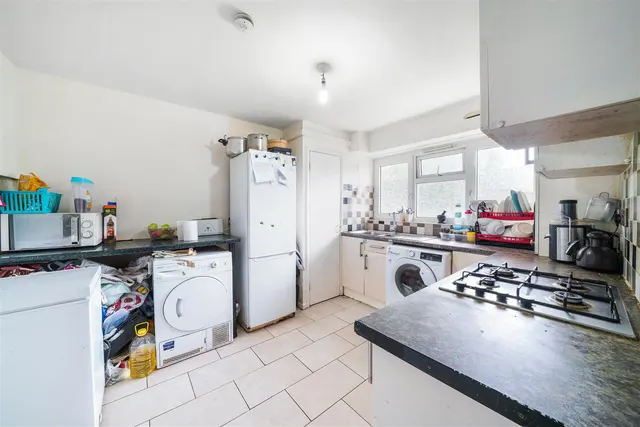 Tanfield Avenue, Neasden, NW2, photo 2