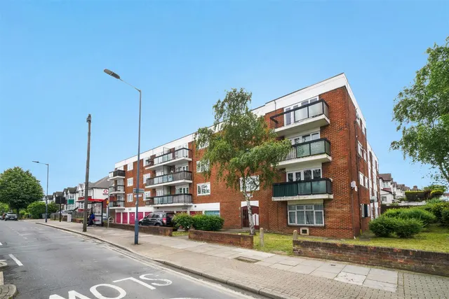 Tanfield Avenue, Neasden, NW2, photo 1