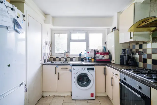 Tanfield Avenue, Neasden, NW2, photo 3