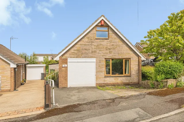 Moorland Close, Linthwaite, Huddersfield, photo 1