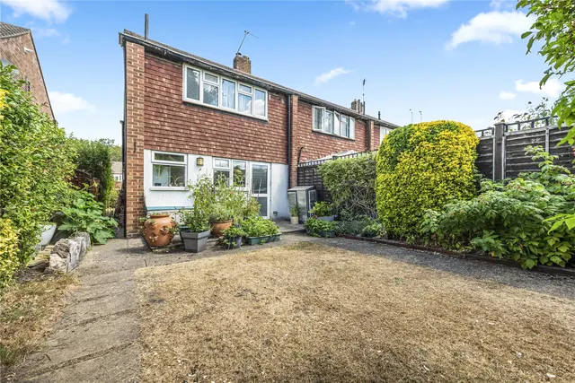Connaught Crescent, Brookwood, GU24, photo 3