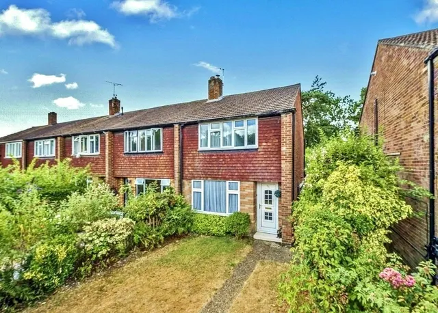 Connaught Crescent, Brookwood, GU24, photo 1