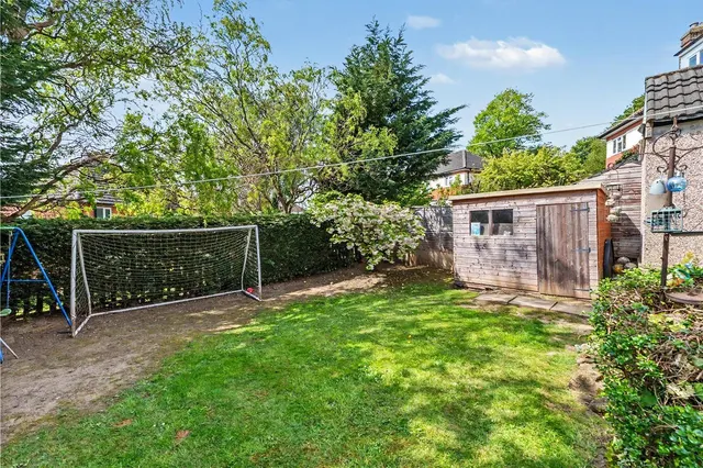 King Edward Crescent, Horsforth, LS18, photo 3