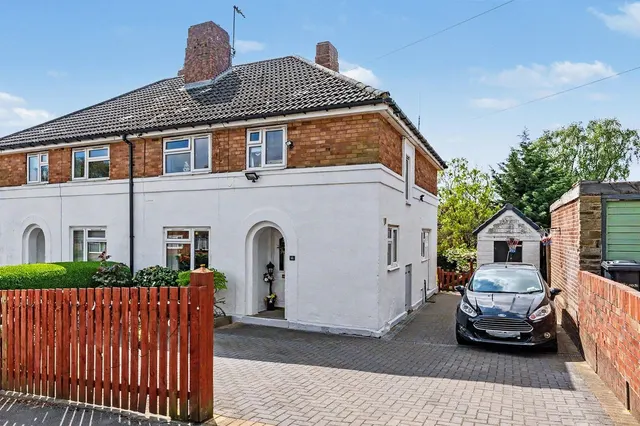 King Edward Crescent, Horsforth, LS18, photo 1