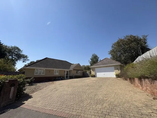 Durleigh Road, Bridgwater TA6 7HX, photo 1