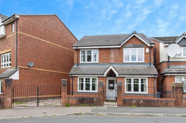 Larch Gardens, Manchester, M8, photo 1