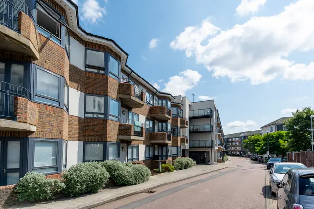 7 Kew Bridge Court, London, photo 1