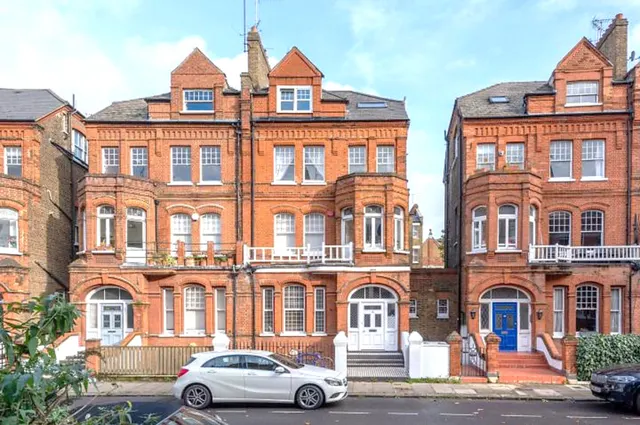 18c Mornington Avenue, London, photo 1