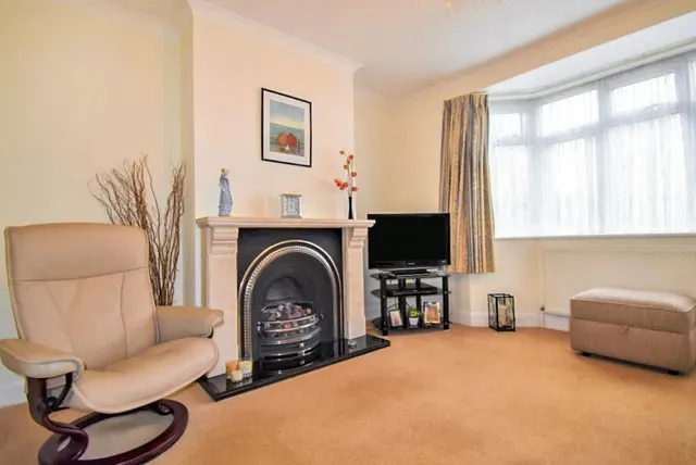 Photo 3 — Highfield Gardens, Aldershot, Hampshire, GU11 3DB