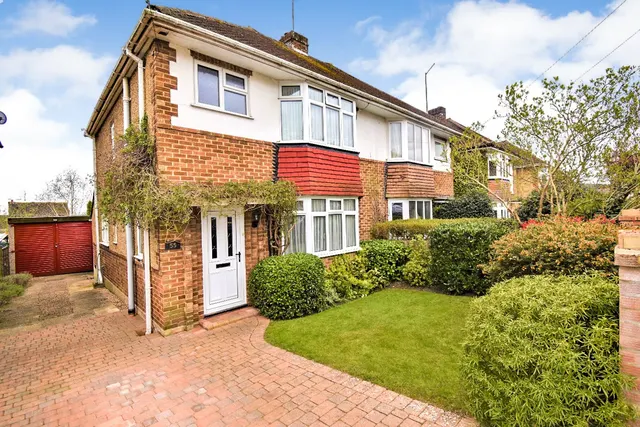Highfield Gardens, Aldershot, Hampshire, GU11 3DB, photo 1