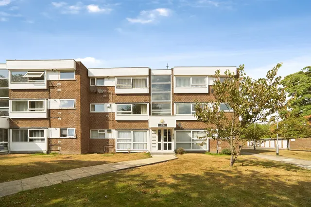 The Moorlands, Leeds, photo 1
