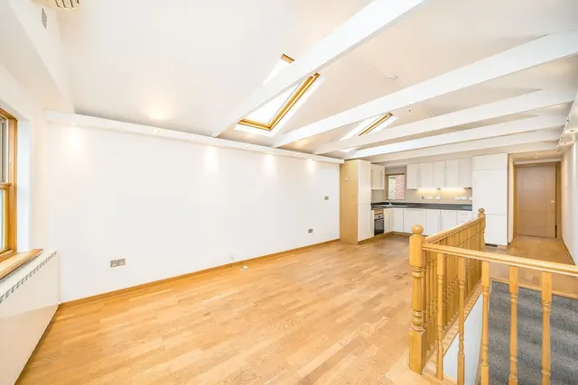 Plough Lane, Teddington, TW11, photo 3