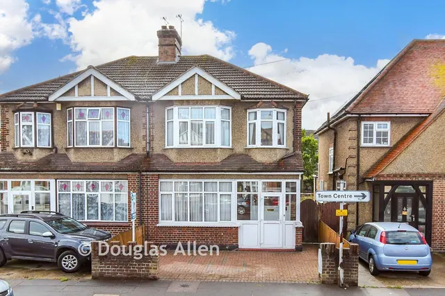 3 bedroom house, Farm Hill Road, Waltham Abbey, EN9
