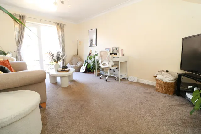 Holmesdale Road, North Holmwood, RH5, photo 3