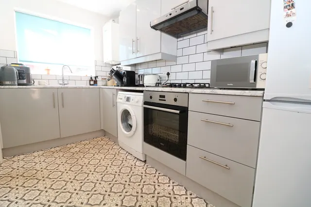 Holmesdale Road, North Holmwood, RH5, photo 2