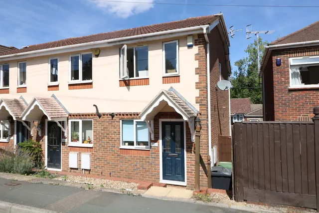 Holmesdale Road, North Holmwood, RH5, photo 1