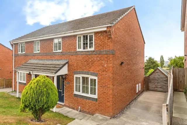 Minffordd Fields, Gwernymynydd, CH7, photo 1