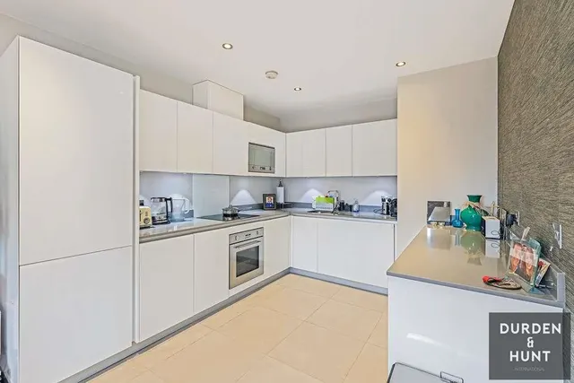 Queens Road, Buckhurst Hill, IG9, photo 2