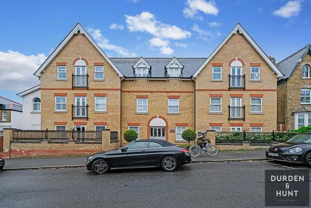 Queens Road, Buckhurst Hill, IG9, photo 1