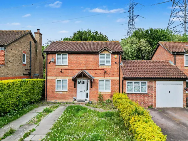 Fogerty Close, Enfield, EN3, photo 1
