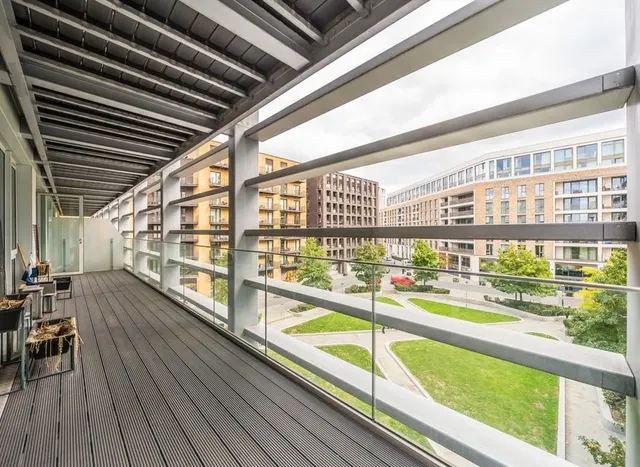 Royal Crest Avenue, Royal Wharf, E16, photo 1