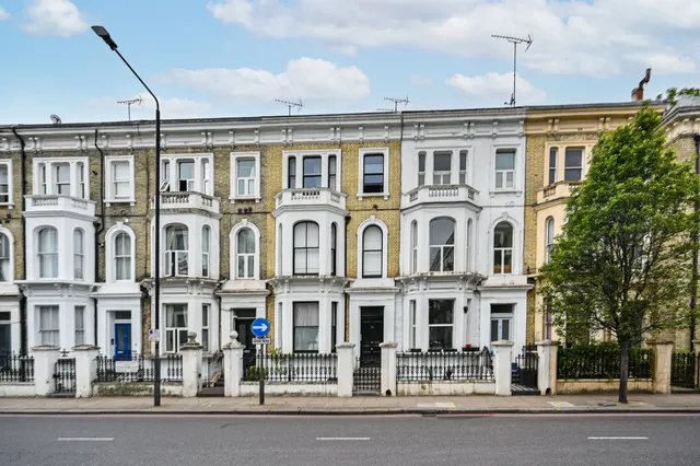 Photo 3 — First Floor, 92 Finborough Road, London