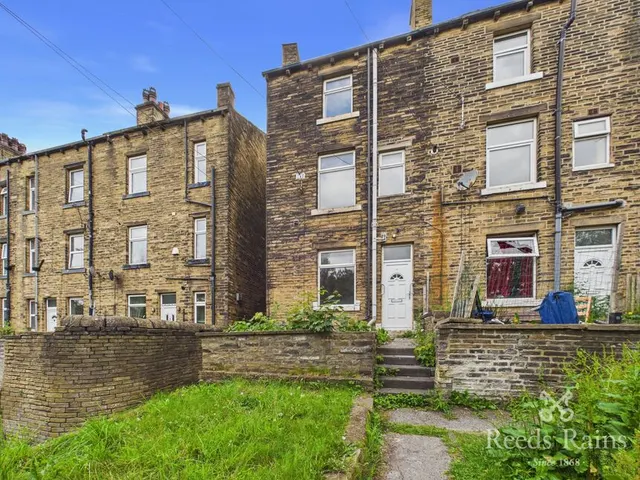 Photo 2 — Ovenden Road Terrace, Halifax, West Yorkshire, HX3