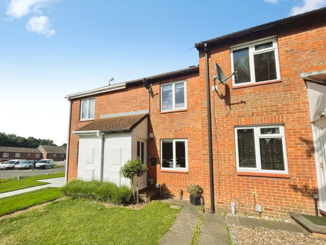 Heathfield, Basingstoke, Basingstoke, RG22 4PA, photo 1