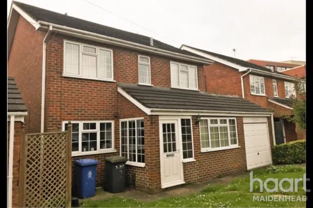 Family Home in Norden Close, SL6, photo 1