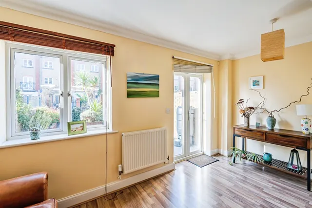 Dominica Court, Eastbourne, BN23, photo 2