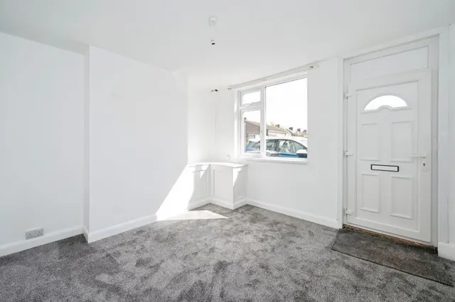 Queen Street, Kirkby-in-Ashfield, NG17, photo 3
