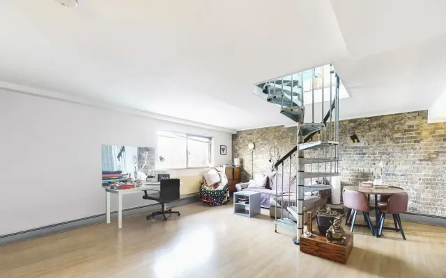 Photo 3 — Orchard Place, London