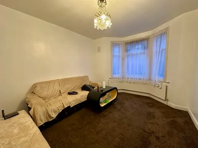 Photo 2 — Belmont Road, Luton LU1 1LL