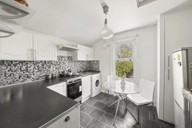 Greenford Avenue, Hanwell, W7, photo 1