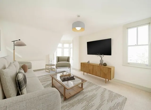 Streatham High Road, Streatham, SW16, photo 1