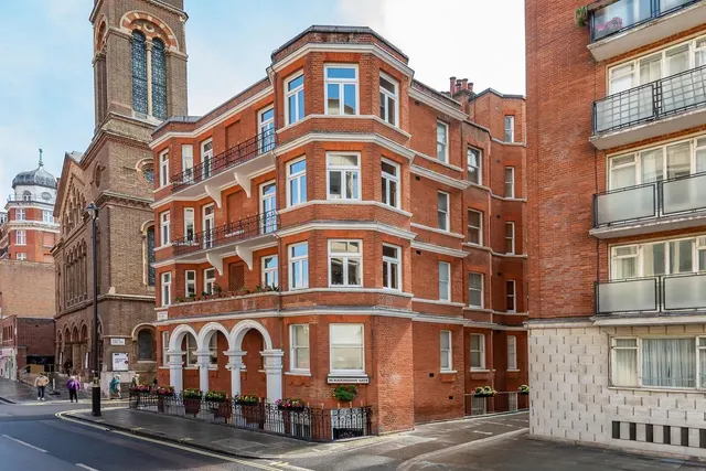 Photo 3 — Buckingham Gate St James, London SW1E 6PB