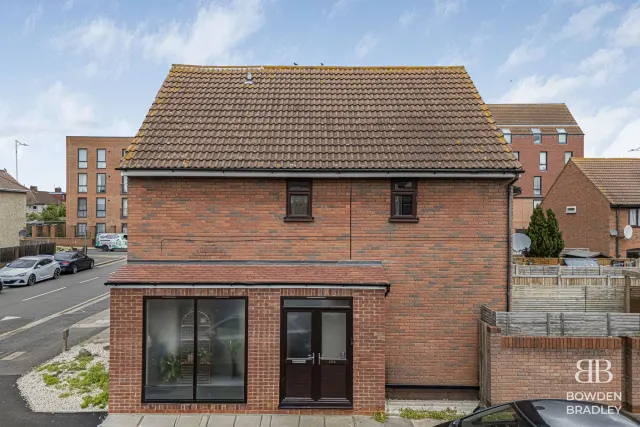 Trelawney Road, Hainault, IG6, photo 1