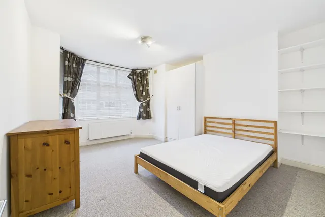 Photo 2 — Streatham, London, SW16 5LX