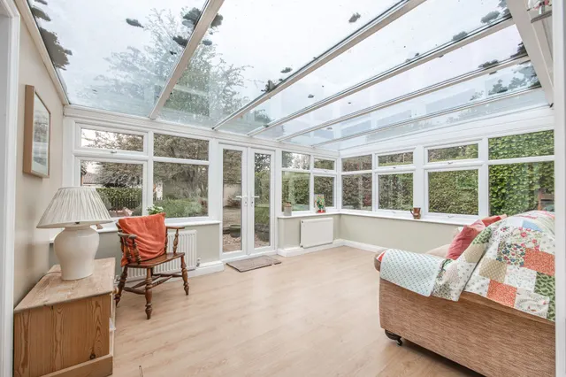 Chain Free One Bedroom Bungalow in Cr, photo 3